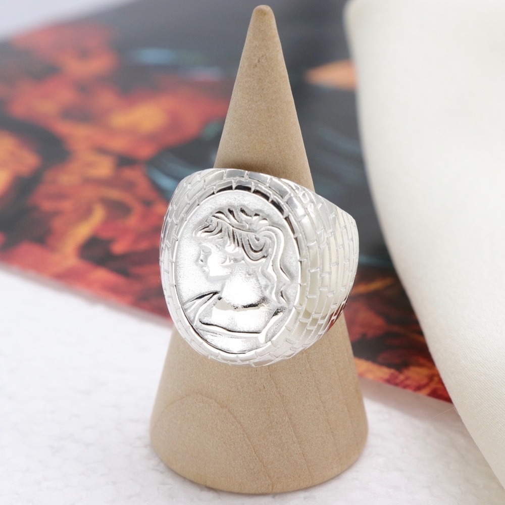 Lady Ring